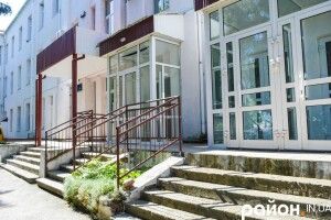 «Спалимо хату»: на Волині медсестра інфекційної лікарні боїться повертатись додому в село