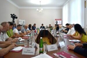 У Луцьку українські історики обговорили шляхи деполітизації історичної спадщини України та Польщі