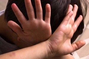 На Волині судили батька, який в новорічну ніч образив і вдарив сина