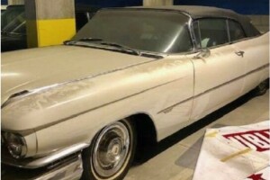 У США намагаються продати колекцію зламаних автомобілів (Фото)