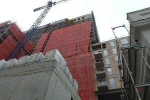 У Польщі український заробітчанин упав на будівництві з висоти 15-го поверху 