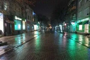 Увечері перед Різдвом у центрі Луцька згасли янголи (Фото)