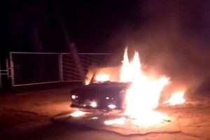 На Горохівщині з'ясовують, чому серед вулиці згорів легковик