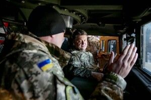 Порошенко на Донеччині перевірив на швидкість «Хамві» і подякував бійцям за рекорд з утилізації ворога (Відео)