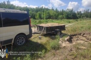 Екологи спіймали волинян, які незаконно вивозили пісок