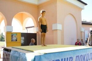 Дев'ятирічний українець віджався від підлоги 1001 раз