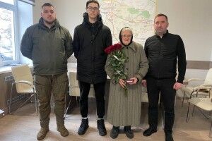 У громаді на Волині матері та сину полеглого Героя вручили його посмертну нагороду