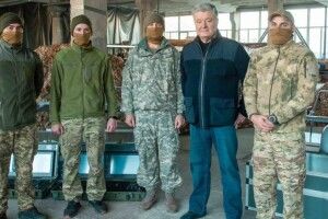 Порошенко передав комплекс БПЛА «Poseidon» розвідникам, які першими увійшли в Снігурівку