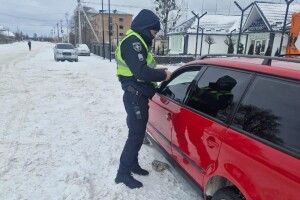 Чому у районі на півночі Волині патрульні з автоматами зупиняли авто