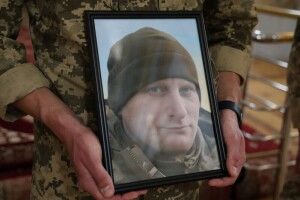 Луцька громада попрощалася із загиблим захисником Олегом Кравцем