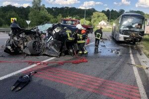 На Вінниччині легковик влетів в автобус, четверо загиблих