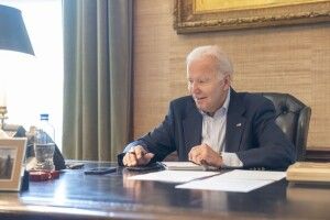 США активізували переговори з низкою країн щодо встановлення верхньої межі цін на російську нафту