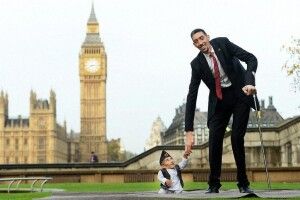 Найвища людина в світі спить на трьох ліжках