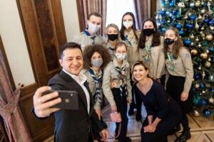 Оточення Зеленського замість пластунів привело до нього… піонерів ─ Ковальов 