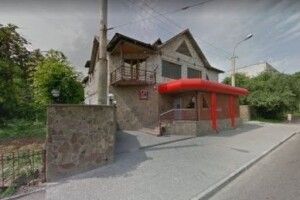 У Луцьку біля клубу шестеро невідомих побили і пограбували жінку 