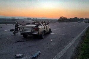 У Рівненському районі п’яний водій влетів під вантажівку 