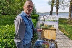 Десятки висаджених гектарів лісу і тисячі написаних картин