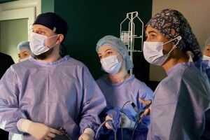 Львівські хірурги успішно прооперували пацієнтку з рідкісною патологією