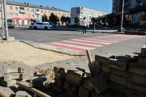 У Нововолинську в 11 точках руйнують бордюри. Навіщо