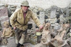 Для вандалів, які викинули роботи скульптора Голованя у Стир, придумали покарання (Відео)