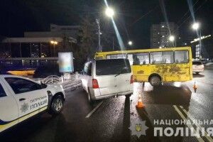 У центрі Луцька зіштовхнулися маршрутка і мікроавтобус 