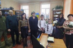 Посмертну нагороду Героя з Волині отримали матір, дружина та два синочки