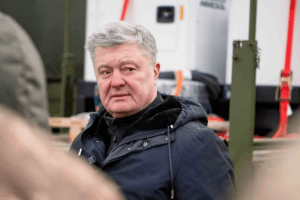 Порошенко на східному фронті: треба першими завдати удару, щоб зламати хребет російській армії