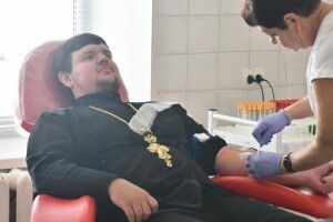 Священникам Московського патріархату пустили кров – заради ЗСУ