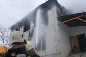 «Почали хреститися, коли вже вдарив грім...»: після загибелі під час пожежі 15 літніх людей у Харкові влада раптово заворушилася...