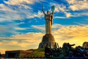 На Батьківщині-матері сьогодні почнуть встановлювати тризуб