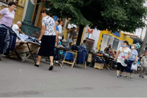 У Рівному триває базарна війна