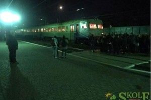 На Львівщині пасажири перекрили залізничну колію – вимагали причепити додаткові вагони до електрички