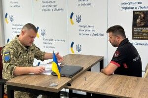 У Польщі п’ята група добровольців Українського легіону підписала контракти із ЗСУ (Відео)