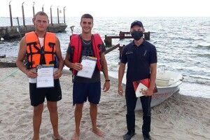 Відносило у море: врятували жінку з двома дітьми  (Фото)