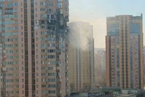 Російські загарбники відкрито гатять по київських висотках (Фото) 