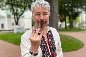 Міністр культури показав на всю країну некультурний жест