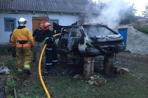 На Рівненщині горів автомобіль