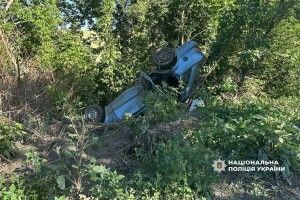 У Луцькому районі водій, оминаючи вибоїну, злетів з дороги