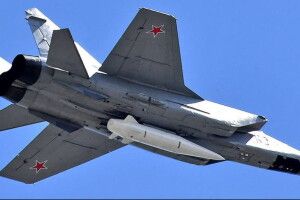росія напередодні Дня незалежності України стягує «подарунком» до наших кордонів ракети