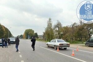 Від удару відкинуло на зустрічне авто: у місті на Волині машина збила дитину (Фото)