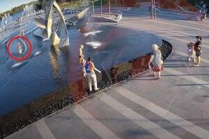Помер хлопчик, який послизнувся і впав у фонтан (Відео)