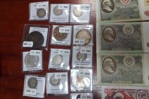На кордоні з Польщею прикордонники виявили колекцію старовинних монет та банкнот (Фото, відео)