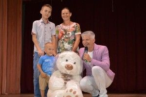 У Ковелі з благодійним концертом виступив заслужений артист естрадного мистецтва України
