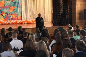 Священник агітував луцьких школярів відмовитися від електронних сигарет