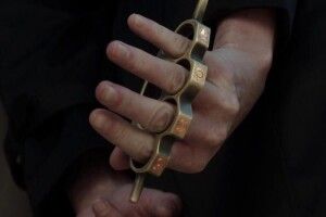 У Луцьку спіймали 33-річного чоловіка з кастетом