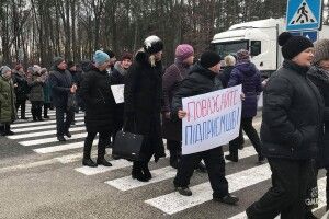 На Волині підприємці перекрили міжнародну трасу (Відео)