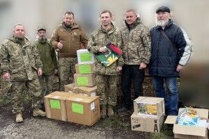 Волинським захисникам на передову передали допомогу для бойової роботи і до різдвяного столу 