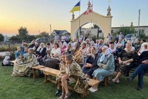 На стінах храму на Волині влаштували кінопокази під відкритим небом