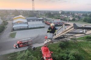 На Рівненщині сьогодні під ранок горіла багатоповерхівка (Фото)
