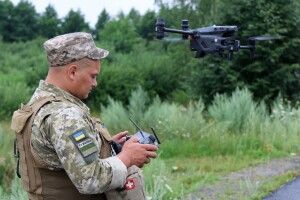 «Головне – бажання та уважність»: як волинський тракторист опанував БПЛА